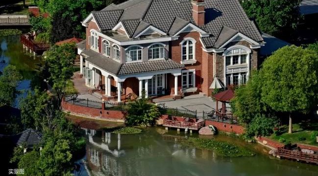 一湖瀲天地，一墅悅人生